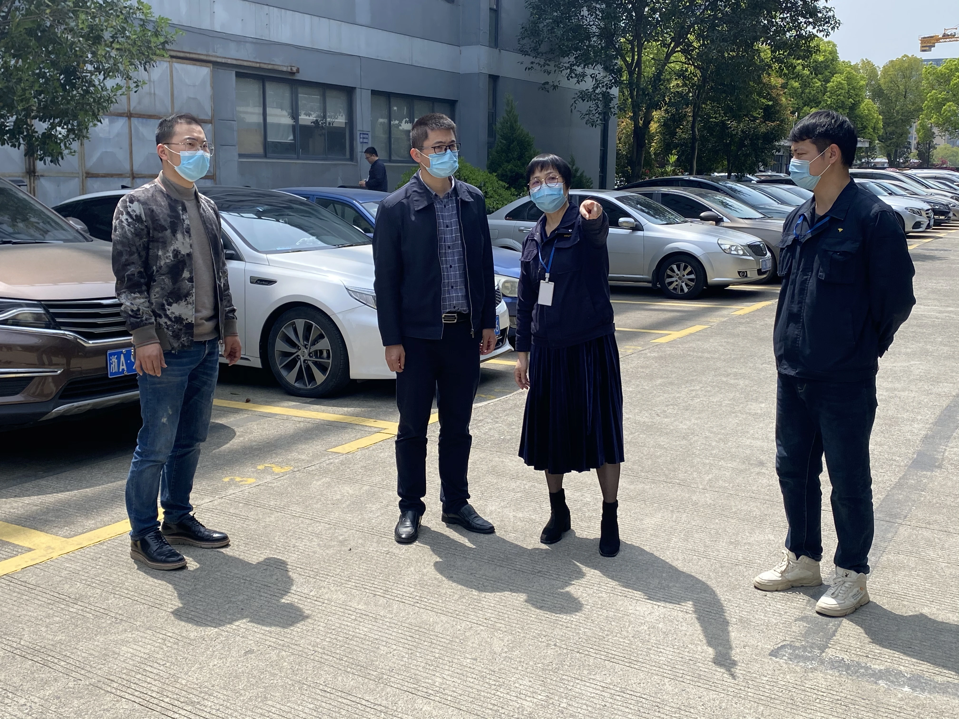 西湖区副区长李扬章一行莅临浙大开云线上官网_开云(中国)督导、检查进口物料防疫工作
