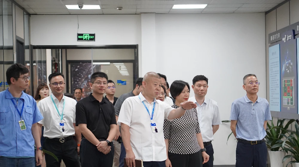 西湖区委副书记、区长周扬一行莅临开云线上官网_开云(中国)科技调研、指导工作